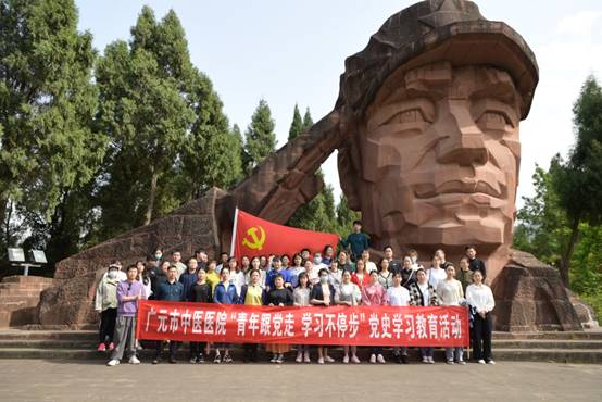 党旗合影1.jpg